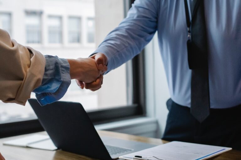 企業に所属しながら起業に挑戦！出向起業補助金